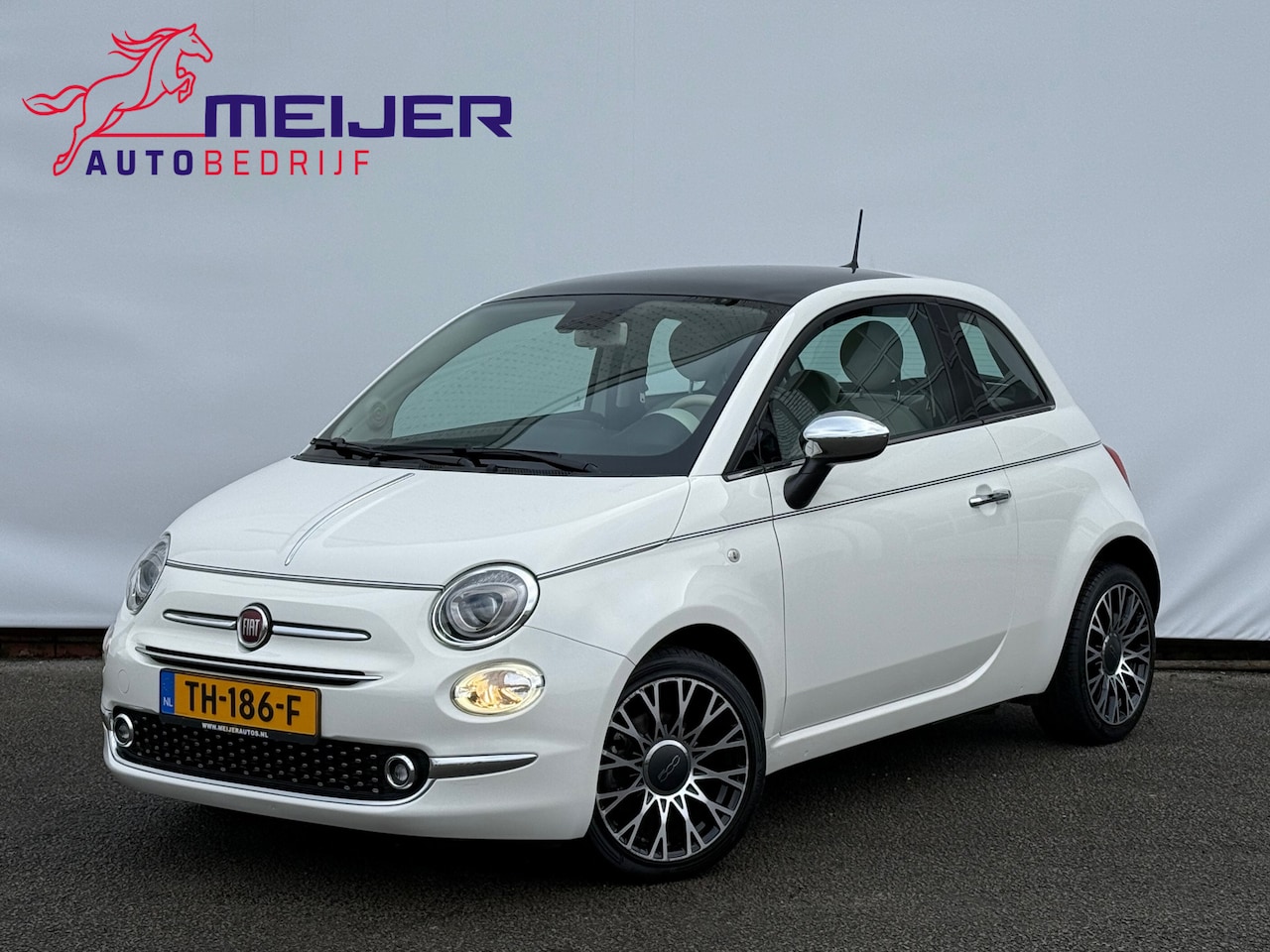 Fiat 500 - 0.9 TwinAir Turbo Collezione Panoramadak | Navigatie | Airco | Sportvelgen | Parkeersensor - AutoWereld.nl