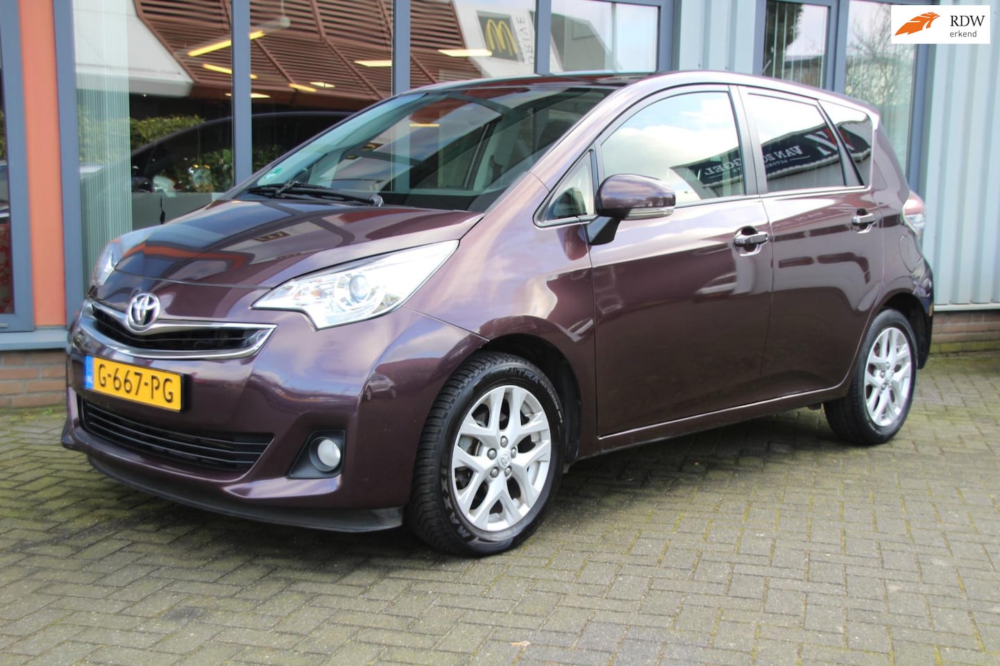 Toyota Verso S - 1.3 VVT-i Dynamic AUTOMAAT Panorama - AutoWereld.nl