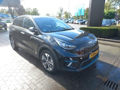 Kia e-Niro - DynamicPlusLine 64 kWh | Trekhaak | Warmtepomp | Stoel/Stuurverwarming |