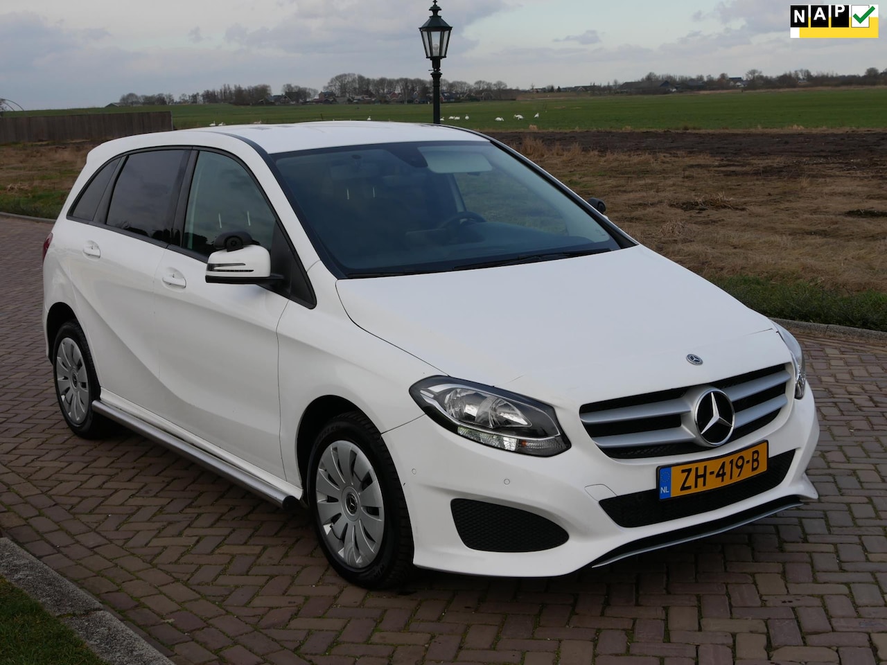 Mercedes-Benz B-klasse - 220 d Ambition AUT **MARGE AUTO ... EX POLITIE** - AutoWereld.nl