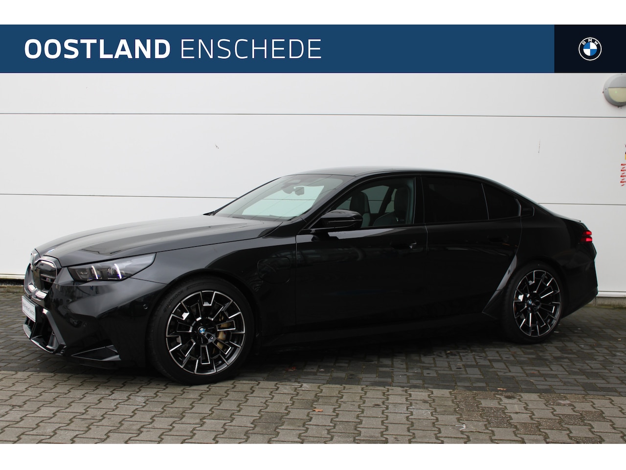 BMW M5 - 5-serie Automaat / Panoramadak / Trekhaak / M Carbon-keramische remmen / Bowers & Wilkins - AutoWereld.nl