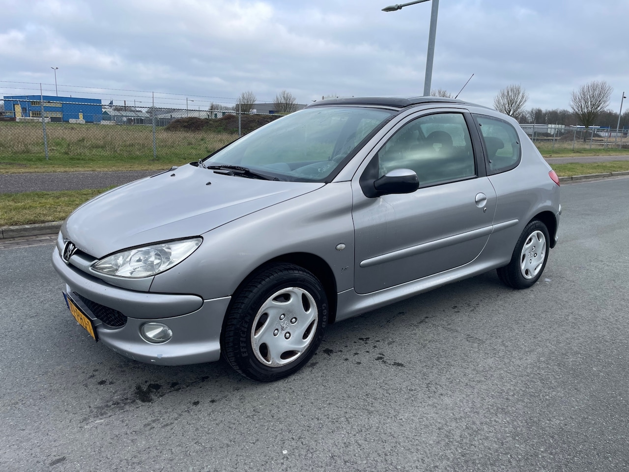 Peugeot 206 - 1.4 Gentry Premium met panoramadak ( nw apk ) - AutoWereld.nl