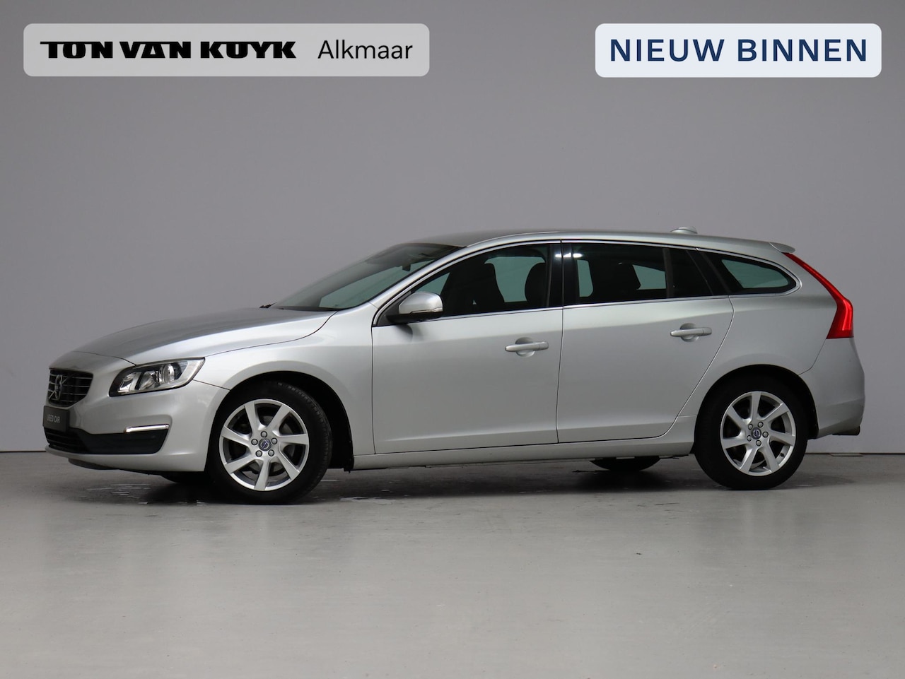 Volvo V60 - T3 Momentum / Trekhaak / Naviagtie/ /Bluetooth / 17" - AutoWereld.nl