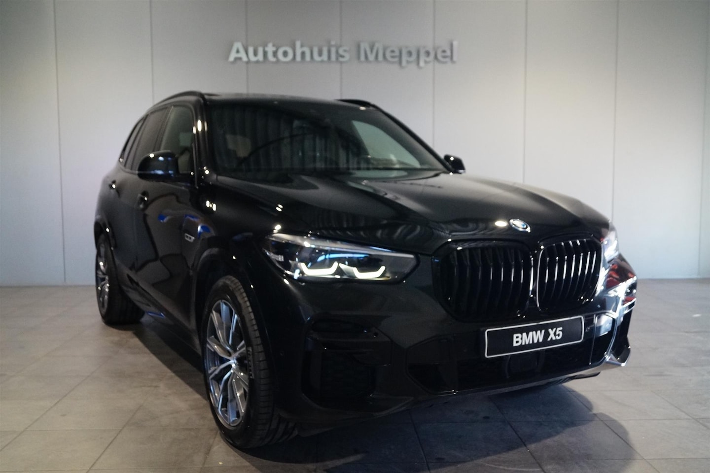 BMW X5 - 45e M-Sport | Carbon | Individual Leder | Panoramadak - AutoWereld.nl