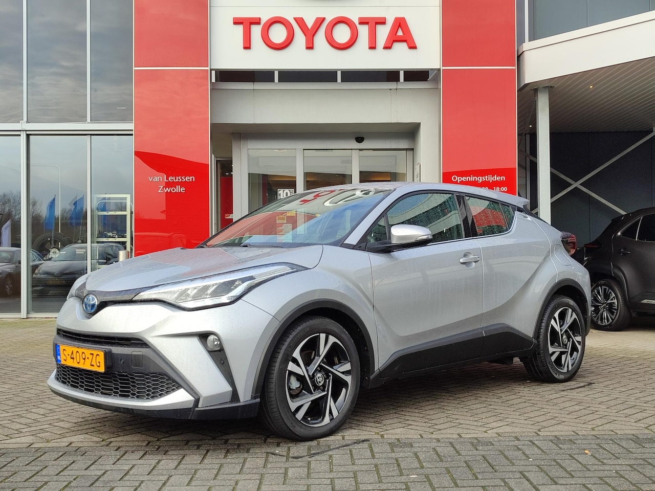 Toyota C-HR - 1.8 HYBRID DYNAMIC NAVI BLIND SPOT 18' LM-VELGEN KEYLESS CAMERA APPLE/ANDROID NL-AUTO - AutoWereld.nl