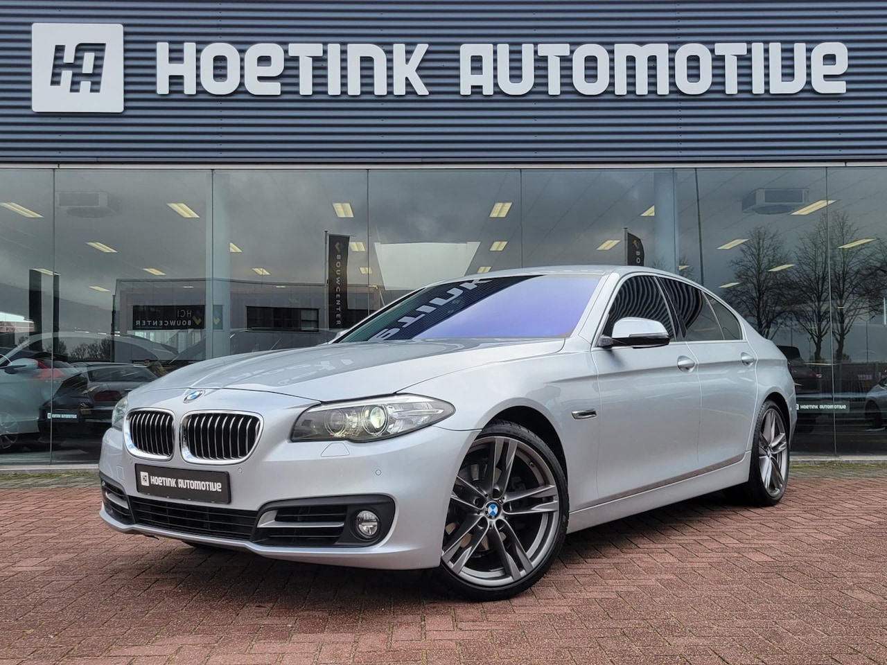 BMW 5-serie - 520d High Executive | Memory | Harman Kardon | Camera - AutoWereld.nl