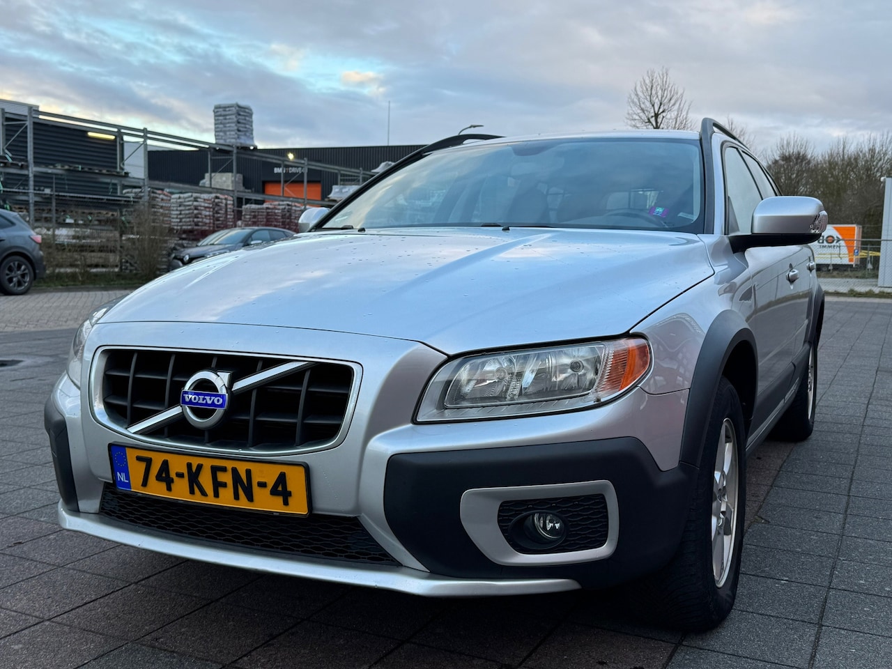 Volvo XC70 - 2.4 D5 Kinetic 2.4 D5 Kinetic - AutoWereld.nl