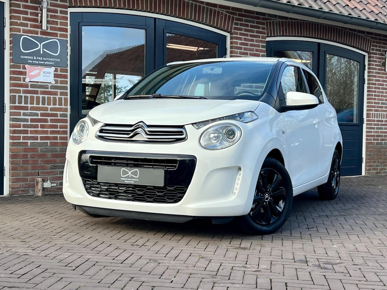 Citroën C1 - 1.0 VTi Shine | 1E EIGENAAR | DEALER ONDERHOUDEN | CARPLAY | CLIMATE CONTROL - AutoWereld.nl