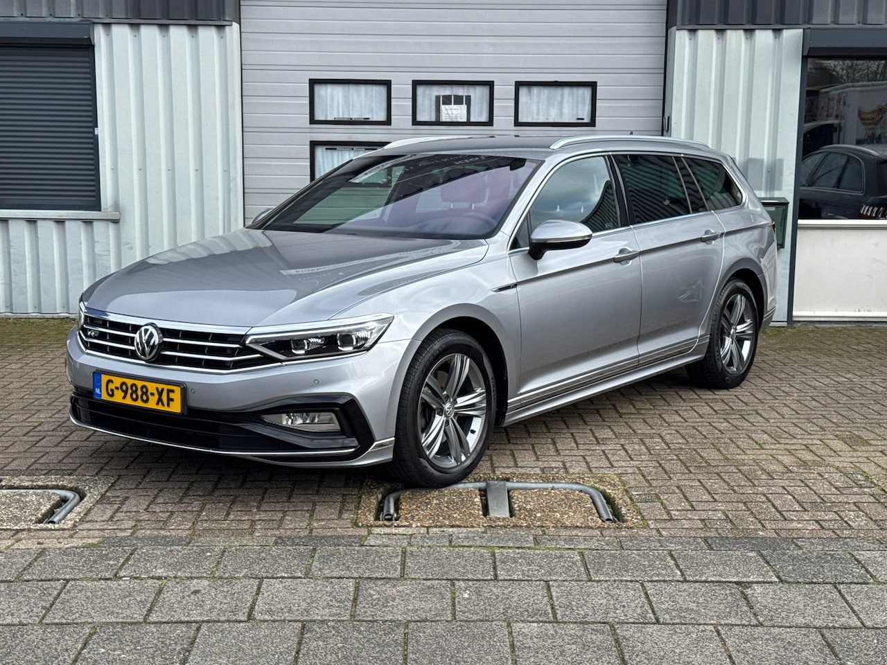 Volkswagen Passat Variant - 2.0 TSI Elegance Business R Dodehoek | Camera | Stoelverw. - AutoWereld.nl