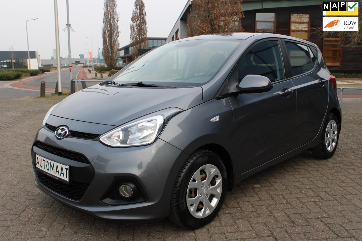 Hyundai i10 - 1.0i Comfort AUTOMAAT STOELVERWARMING AIRCO - AutoWereld.nl