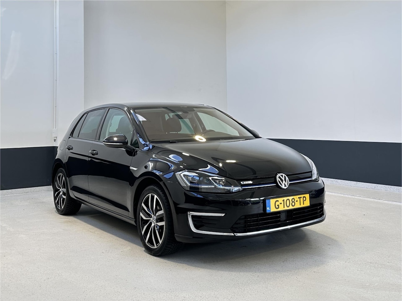 Volkswagen e-Golf - E-DITION |Apple carplay |1 EIG | NL | Bluetooth | NAVI | | LM velgen| - AutoWereld.nl