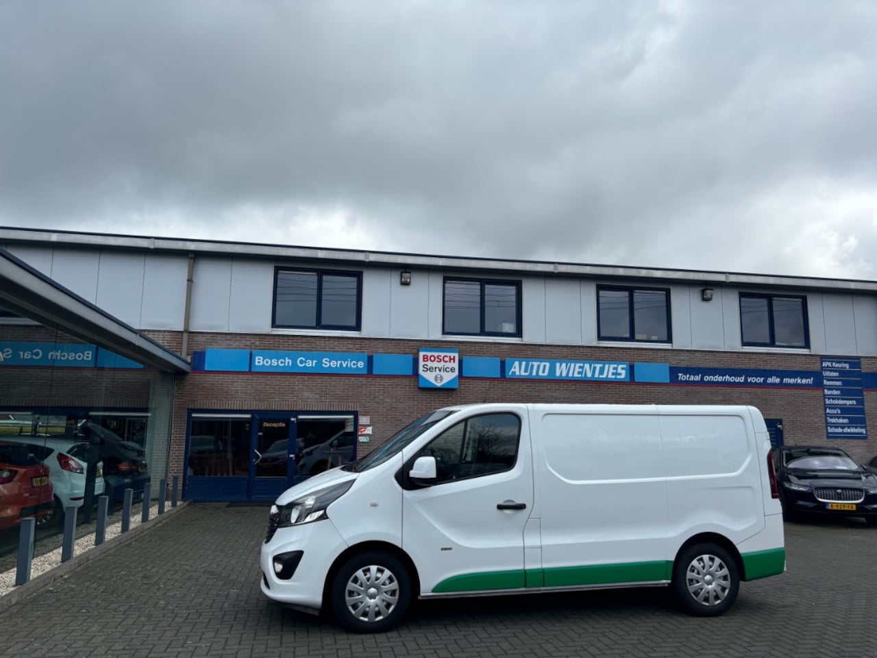 Opel Vivaro - 1.6 CDTI 92kw | L1 EcoFlex 3-Pers | Airco-Ecc | Navi - AutoWereld.nl