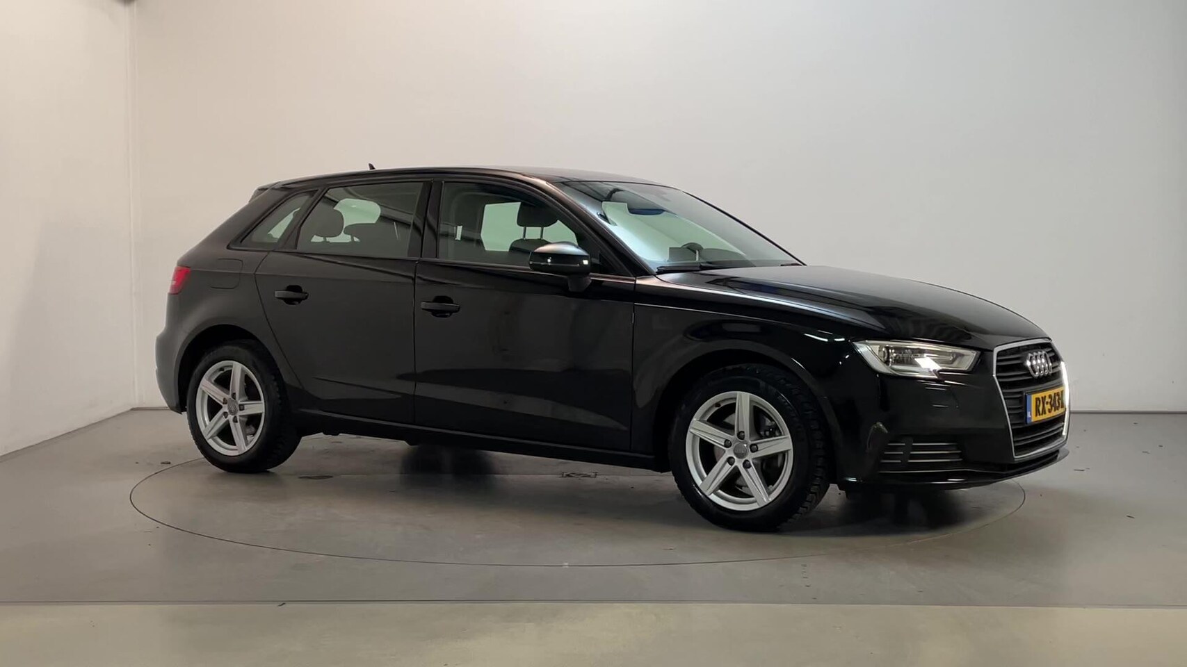 Audi A3 Sportback - 1.0 TFSI 116pk 6-bak Airco Navigatie Parkeersensoren - AutoWereld.nl