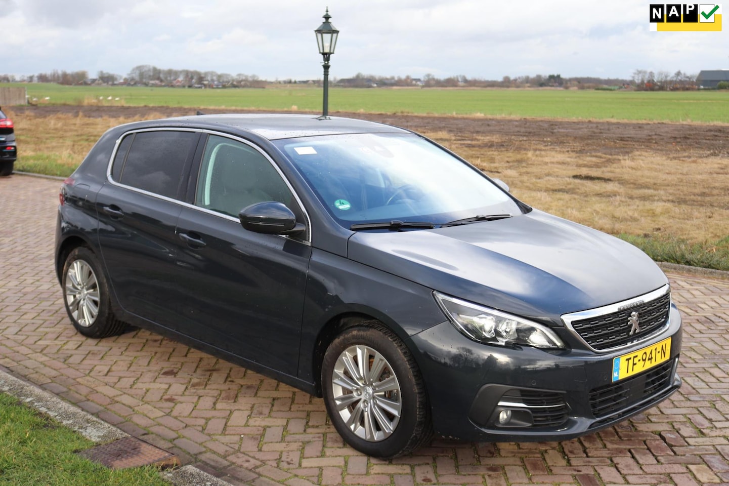 Peugeot 308 - 1.5 BlueHDi Premium EAT8 CLIMA NAVI CAMERA PANO **7699 NETTO** - AutoWereld.nl