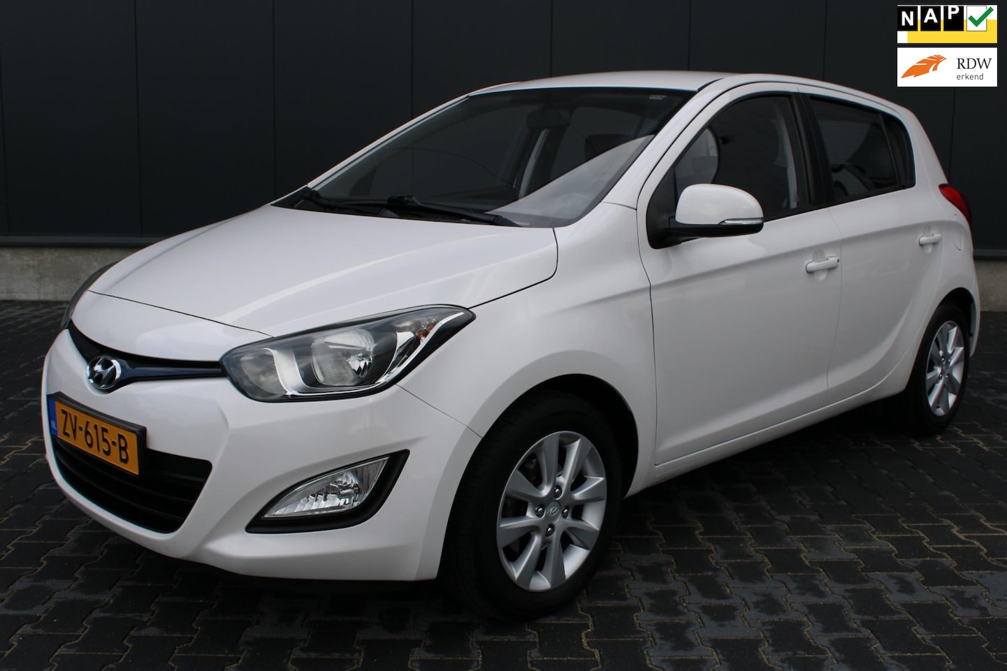 Hyundai i20 - 1.2i Business Edition 5 deurs AIRCO - AutoWereld.nl