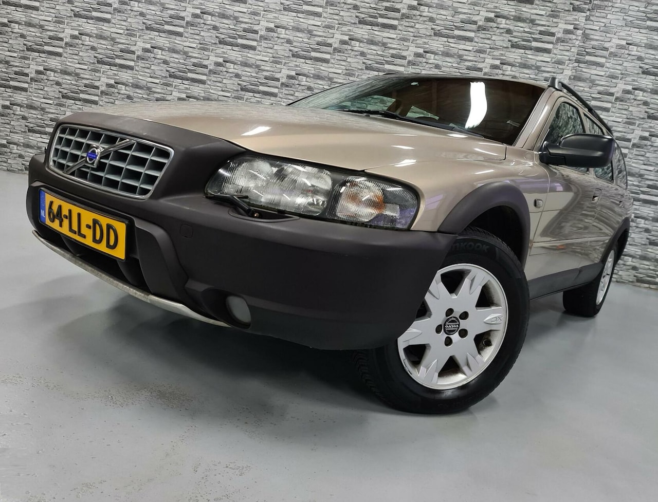 Volvo XC70 - 2.5 T Geartronic Comfort Line AWD*Vol.onderhouden - AutoWereld.nl