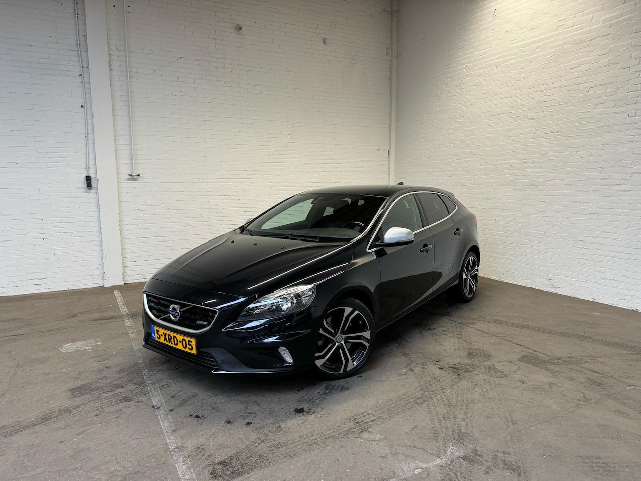 Volvo V40 - 2.0 D4 R-Design Business Leder|Cruise control|Navigatie - AutoWereld.nl