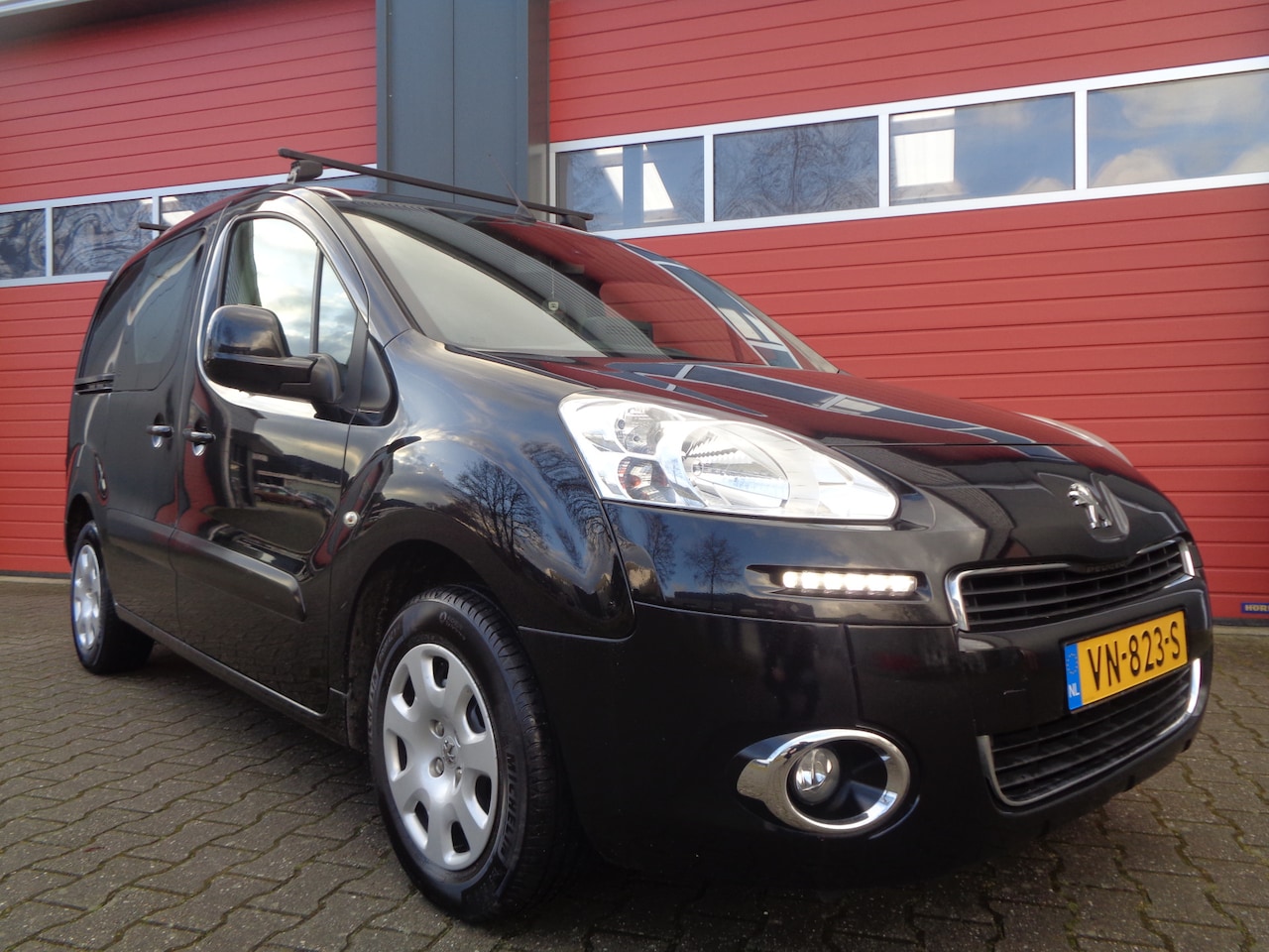 Peugeot Partner - 120 1.6 e-HDI L1 Navteq 120 1.6 e-HDI L1 Navteq,Airco,Cruise,Navi,LED! - AutoWereld.nl