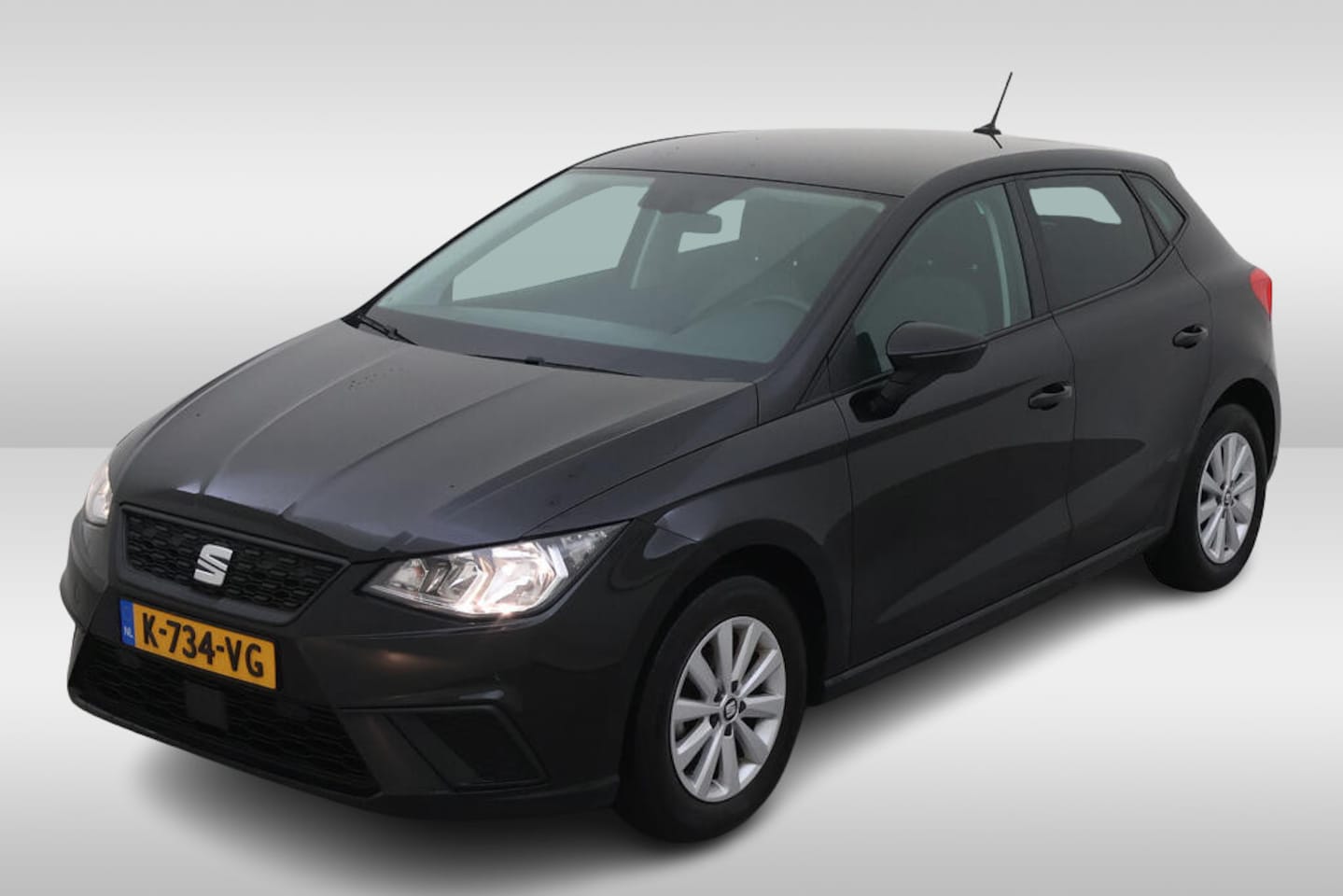 Seat Ibiza - 1.0 TSI Style Business Intense / Navigatie / Parkeersensoren V+A / Camera / Lichtmetaal 15 - AutoWereld.nl