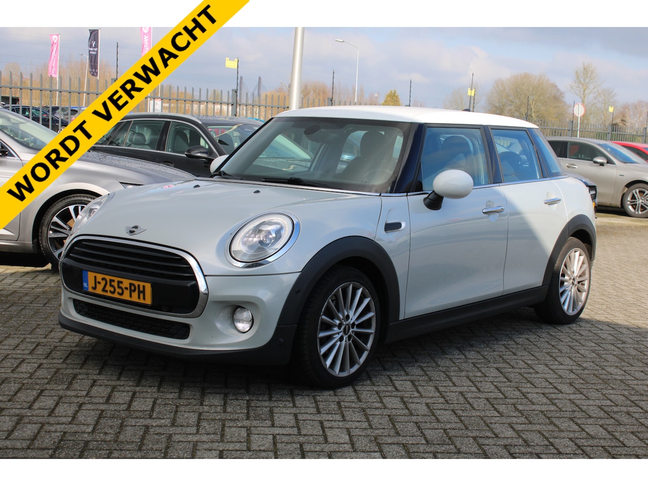 MINI Cooper - Mini 1.5 136pk Automaat Pepper Serious Business - AutoWereld.nl