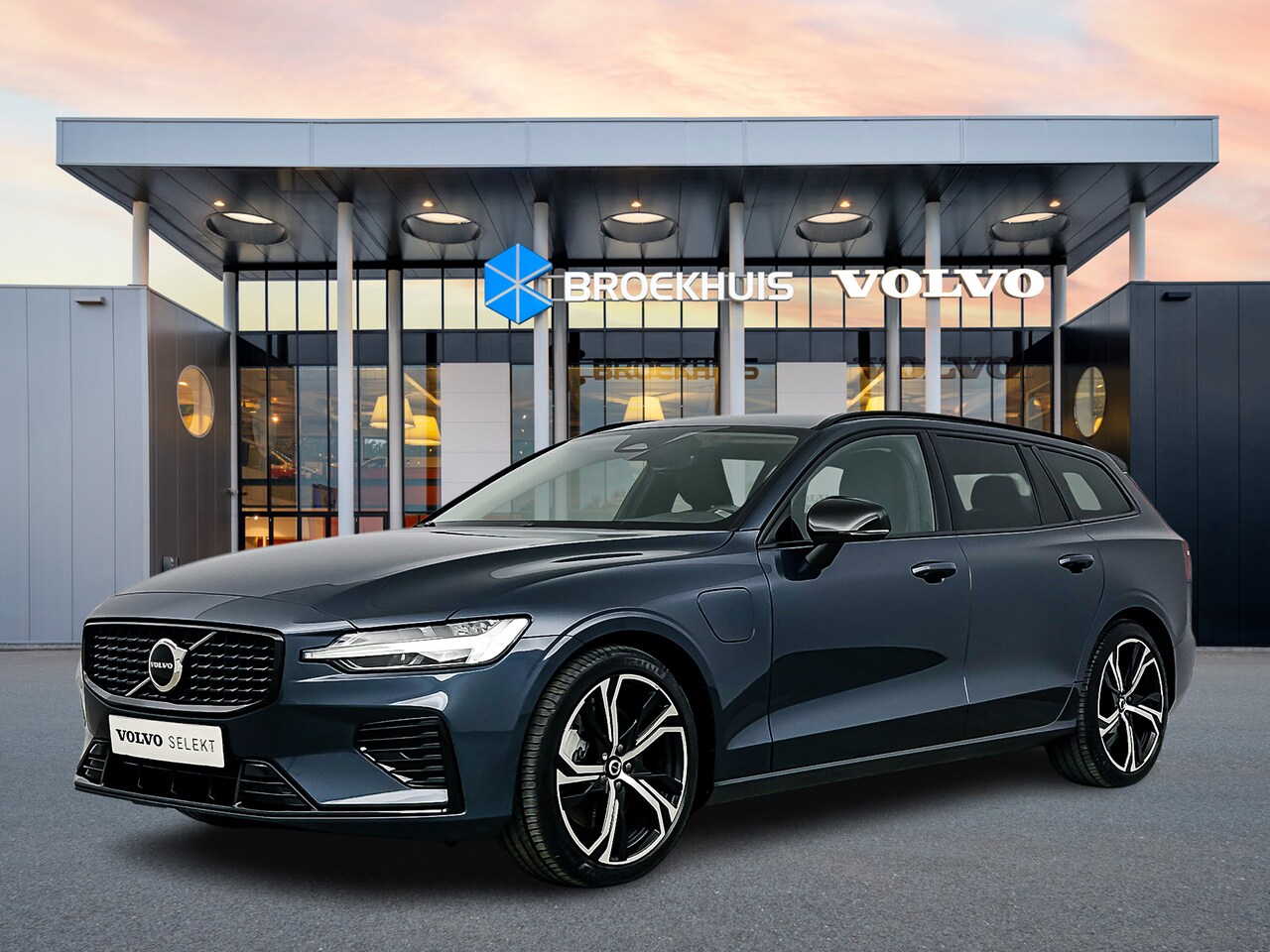 Volvo V60 - T6 Recharge AWD Plus Dark | 19" | Extra getint glas | Leder | Adaptieve cruise | BLIS | El - AutoWereld.nl