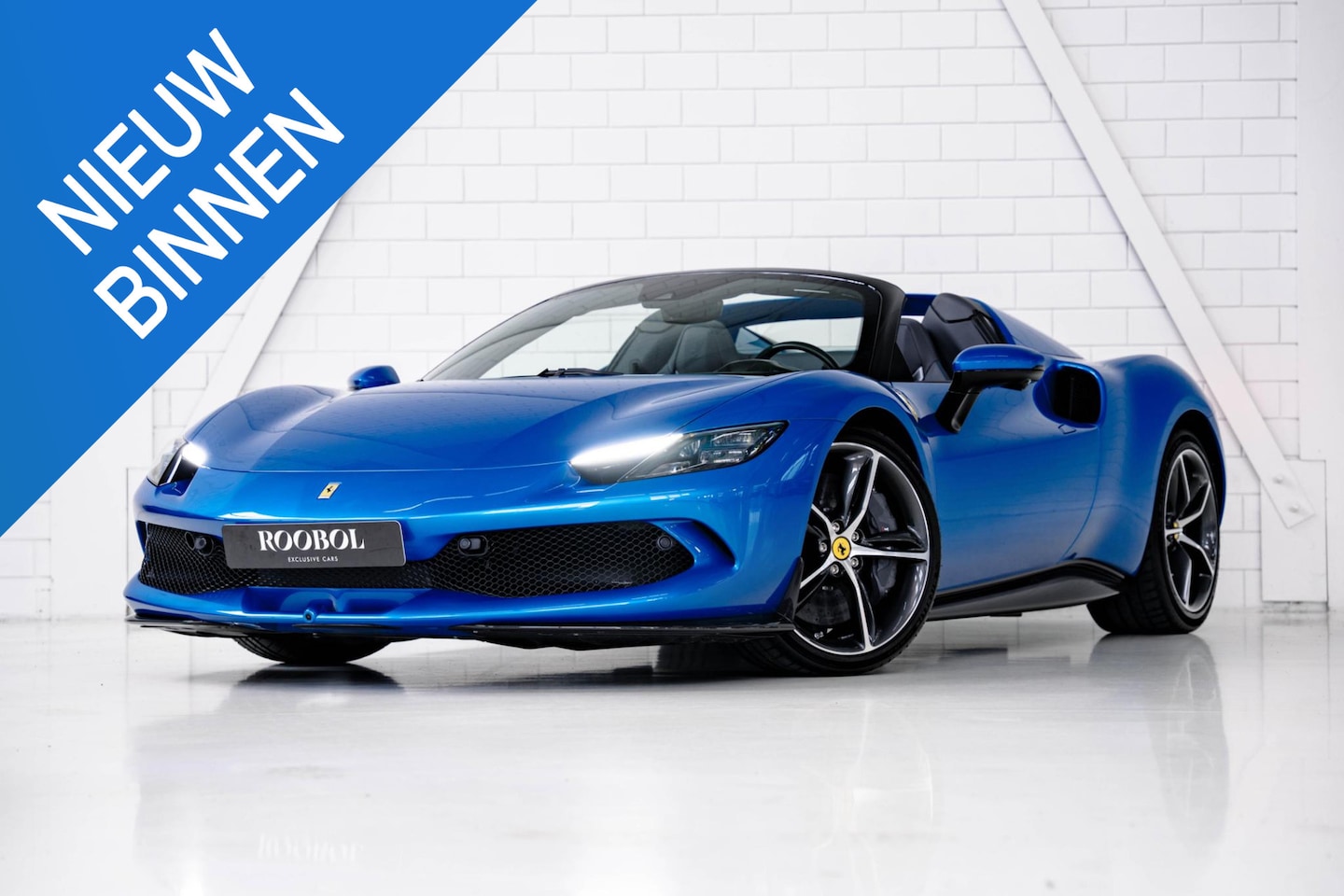 Ferrari 296 GTS - 3.0 V6 Blue Corsa l Carbon | Lift - AutoWereld.nl