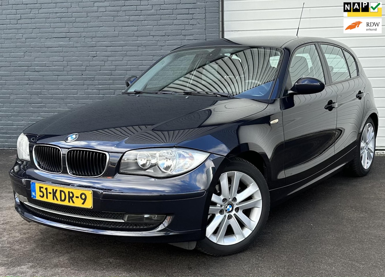 BMW 1-serie - 118i Business Line 2DEEIG/VOL O-H/CRUISE/LMV/5D/NAP - AutoWereld.nl