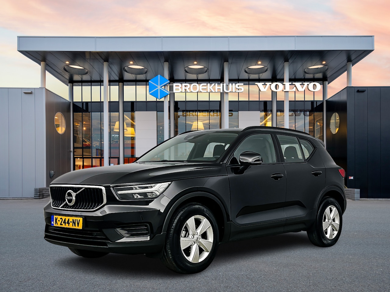 Volvo XC40 - T2 Momentum Core | 17" | Navigatie | Apple Carplay | Elektr. inklapbare trekhaak | Parkeer - AutoWereld.nl