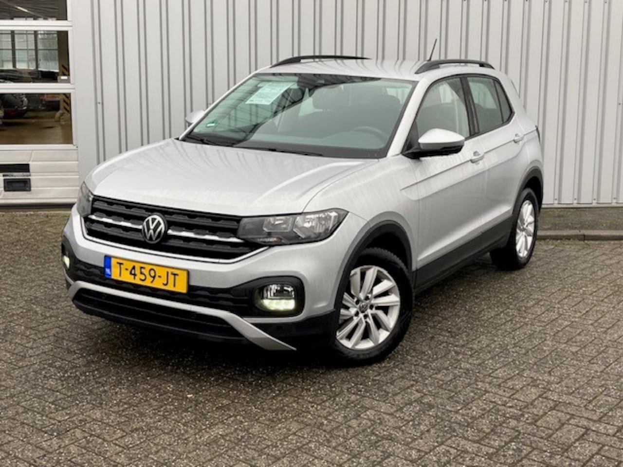 Volkswagen T-Cross - 1.0 TSI Life 96pk | 1e eigenaar | Adaptief cruise control | Navigatie via app | Parkeersen - AutoWereld.nl