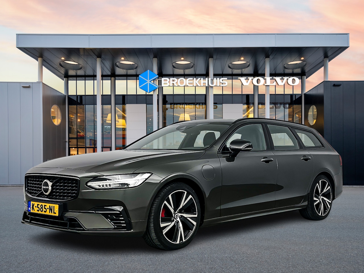 Volvo V90 - T8 AWD R-Design | 19" | Panoramadak | Harman Kardon | Elektr. verst. stoelen | Elektr. ink - AutoWereld.nl