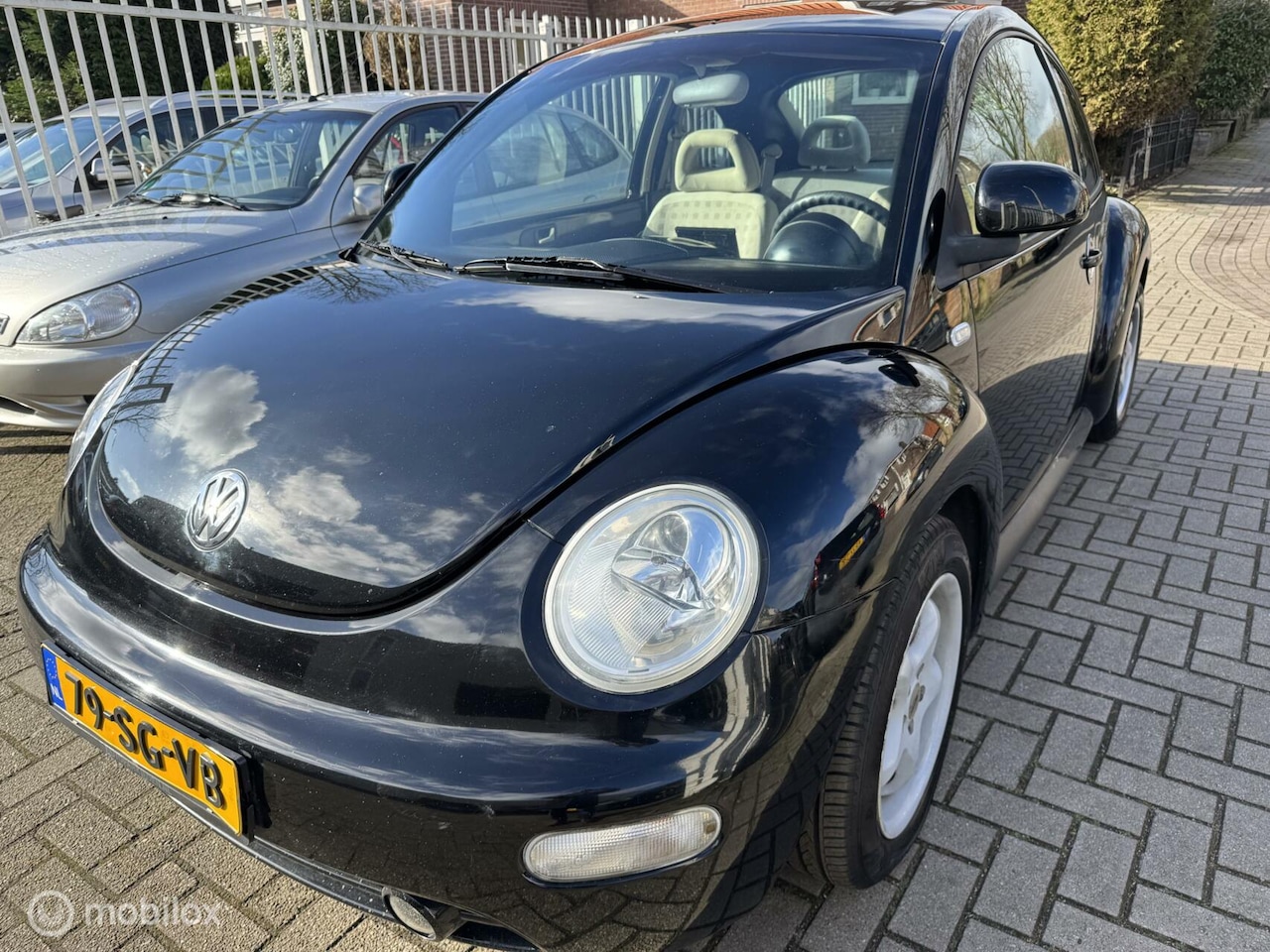 Volkswagen New Beetle - 2.0 Highline 2.0 Highline - AutoWereld.nl