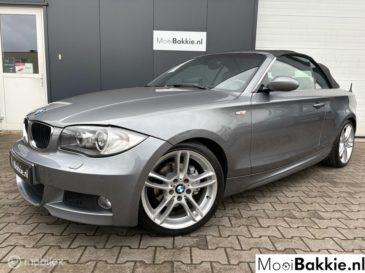 BMW 1-serie Cabrio - 125i High Exe. M-SPORT / Automaat / Apple - AutoWereld.nl