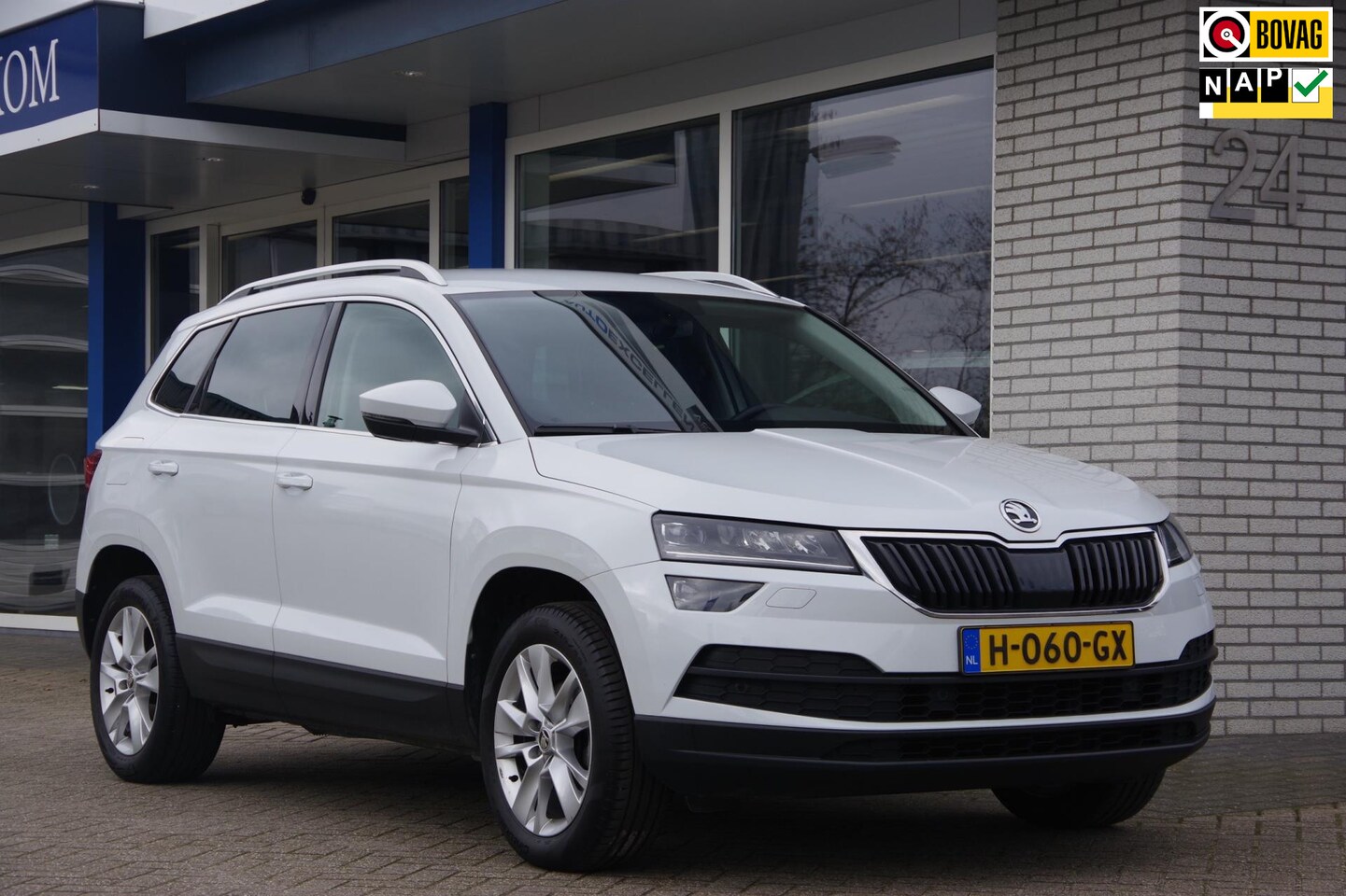 Skoda Karoq - 1.5 TSI AUTOMAAT 150PK Navigatie App-connect Trekhaak LED - AutoWereld.nl