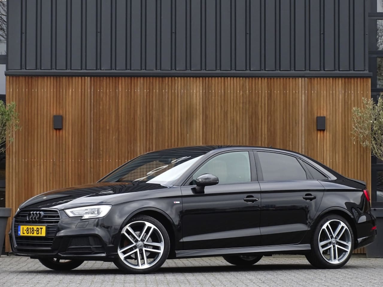 Audi A3 Limousine - TFSI 116PK DSG-automaat / S-line / 2017 / LED - AutoWereld.nl