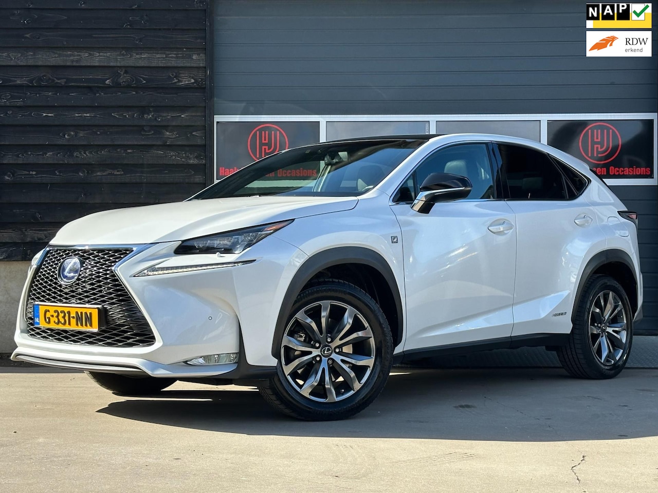 Lexus NX - 300h AWD F Sport Line Pano Leder Stoelverwarming - AutoWereld.nl