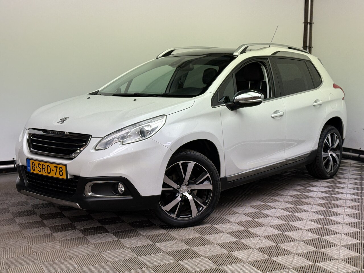 Peugeot 2008 - 1.6 VTi Féline ECC Navi Trekhaak Pano NL Auto - AutoWereld.nl