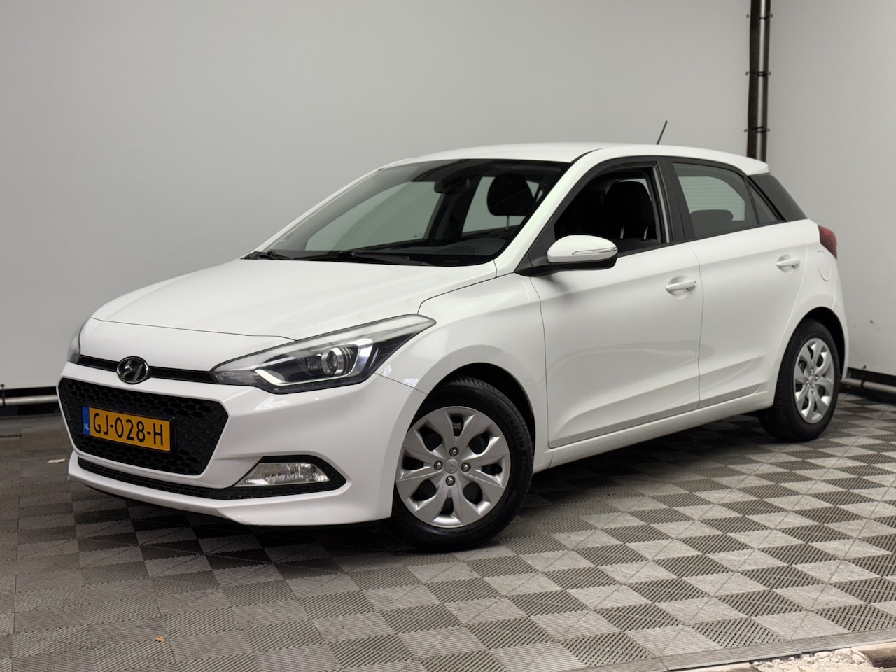 Hyundai i20 - 1.2 HP i-Motion Comfort ECC Cruise PDC NL Auto - AutoWereld.nl