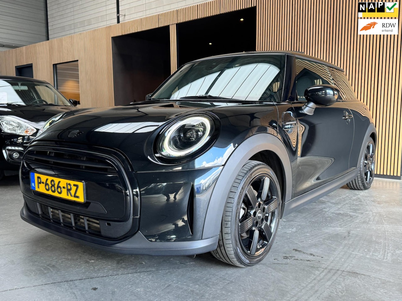 MINI John Cooper Works - Mini 1.5 Cooper Automaat|Pano|Carplay|NAP|APK - AutoWereld.nl