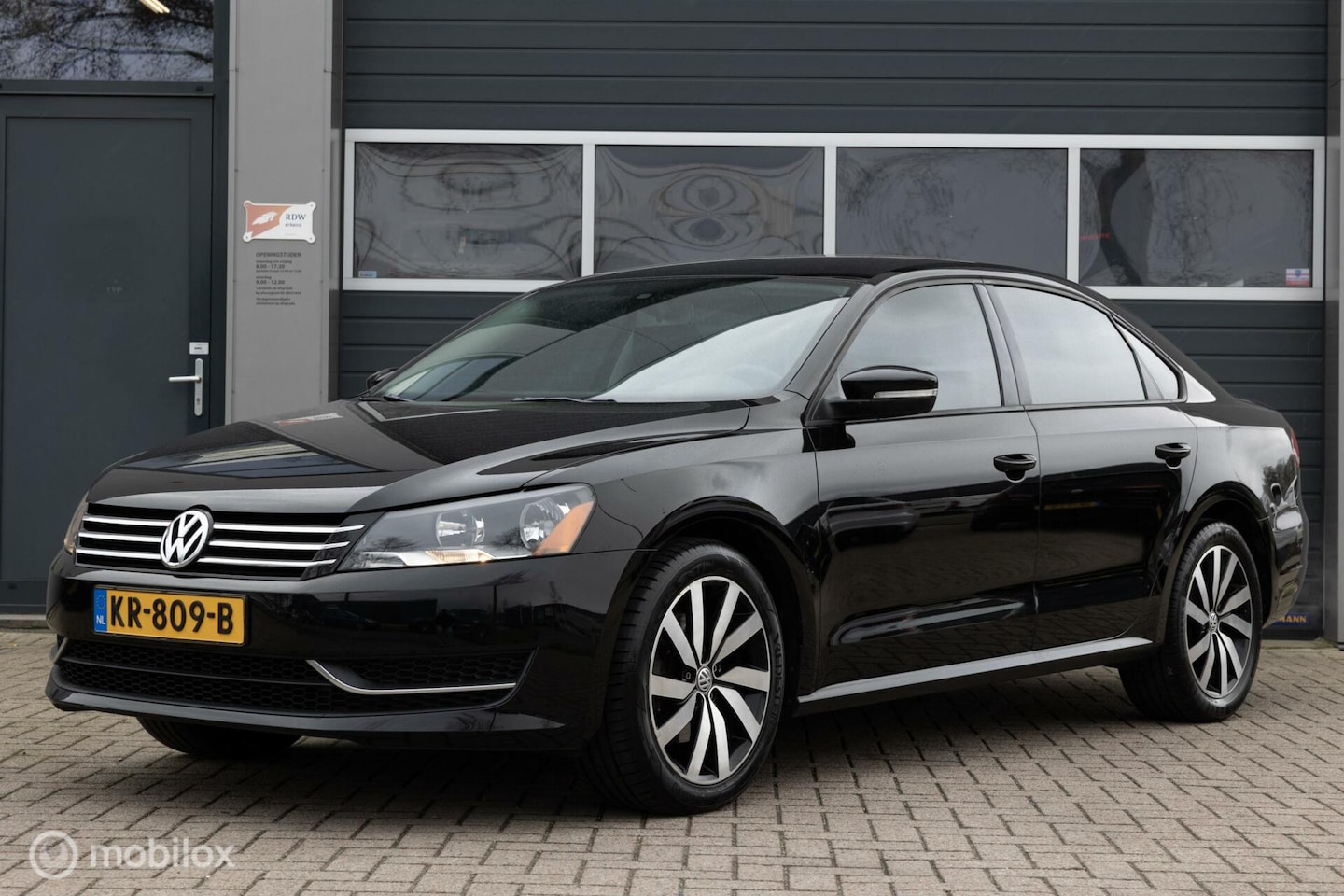 Volkswagen Passat - 1.8 TSI Business Edition R NWE KETTING - AutoWereld.nl