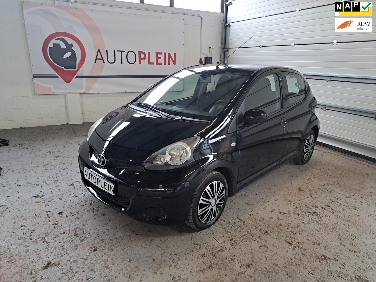 Toyota Aygo - 1.0-12V Cool 1.0-12V Cool - AutoWereld.nl