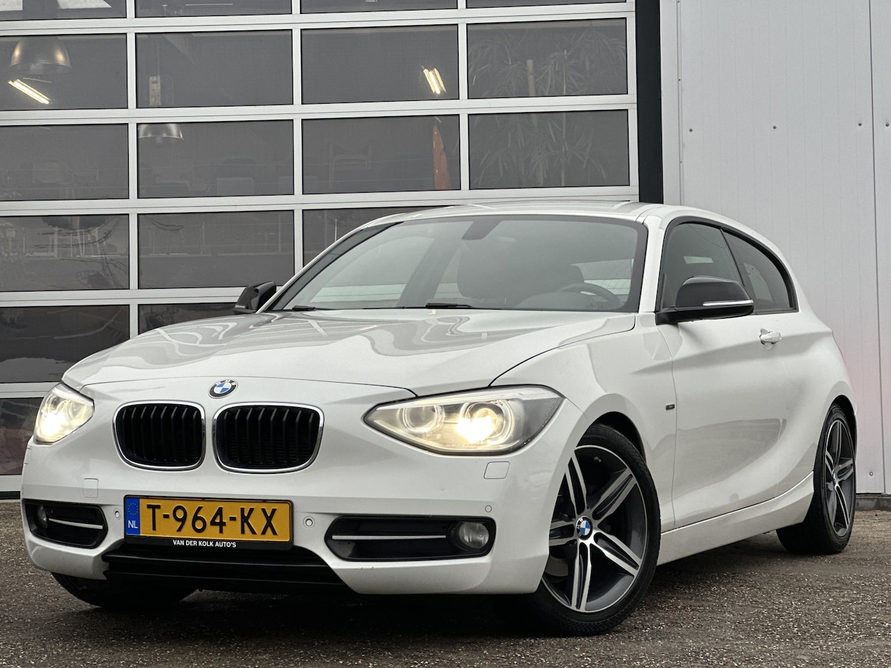 BMW 1-serie - 116i Business Sport 136pk | Bi-Xenon Koplampen | Climate Control | Pdc voor en achter | St - AutoWereld.nl