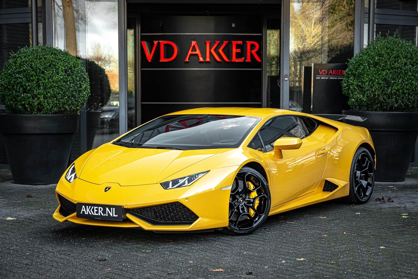 Lamborghini Huracán - 5.2 V10 LIFT+AKRAPOVIC+CAMERA+CARBON SPOILER+GELE STIKSELS - AutoWereld.nl