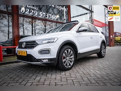 Volkswagen T-Roc - 1.5 TSI Sport | Cruise control | Parkeerhulp | Car-play| Panorama dak | Navigatie | Trekha