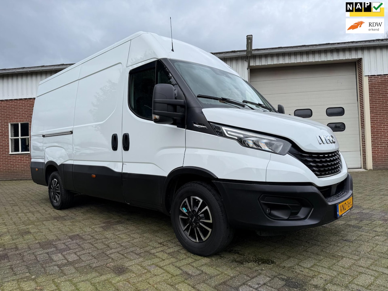 Iveco Daily - 35S14V 2.3 352L automaat euro 6 3500KG luchtvering - AutoWereld.nl