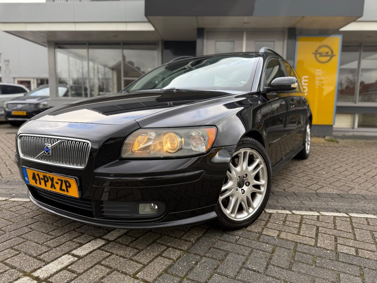 Volvo V50 - 2.5 T5 220 PK Momentum | 5 Cyl | Cruise | Nieuwe APK | Trekhaak | - AutoWereld.nl