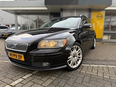 Volvo V50 - 2.5 T5 220 PK Momentum | 5 Cyl | Cruise | Nieuwe APK | Trekhaak |