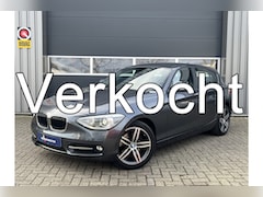 BMW 1-serie - 118i Business Sport | Navi Carplay | Xenon | Trekhaak | PDC | Interesse? Bel of App naar: