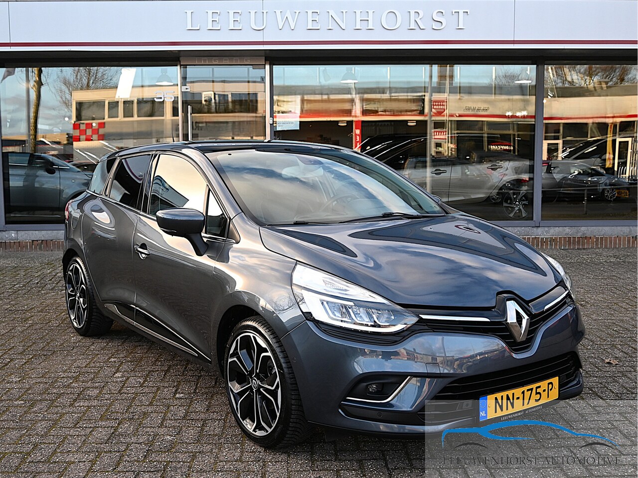 Renault Clio Estate - 1.2 TCe Intens 1.2 TCe Intens, pano, leer/alcantara, navi, camera, LED, 2x PDC, NL-auto - AutoWereld.nl