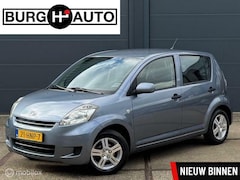 Daihatsu Sirion 2 - 1.0-12V Premium - AIRCO - ELEKTR. RAMEN + SPIEGELS - LM VELGEN - RADIO/CD - STUURBEKRACHTI