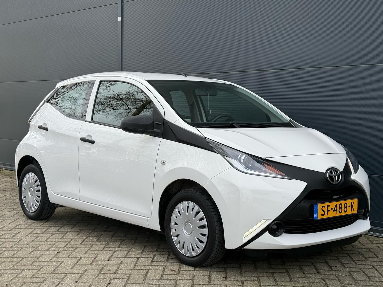 Toyota Aygo - 1.0 VVT-i x-fun 1STE EIGEN / AIRCO / ELEK RAMEN / BTW / NWE APK - AutoWereld.nl